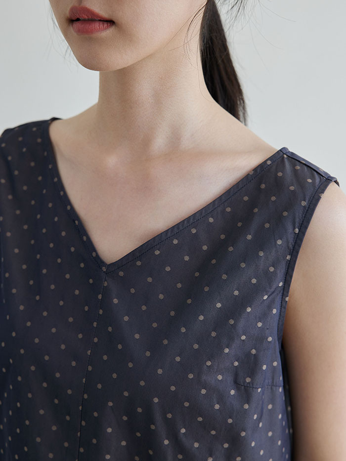 小憩時光V領無袖背心上衣-黑可可