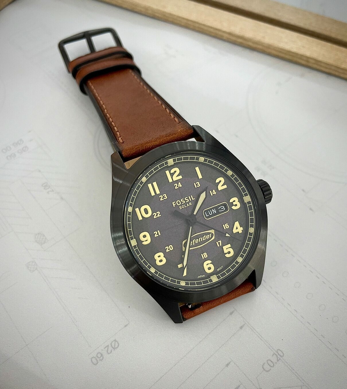 【FOSSIL】經典雅仕日曆太陽能皮革腕錶 FS5978 46mm 現代鐘錶