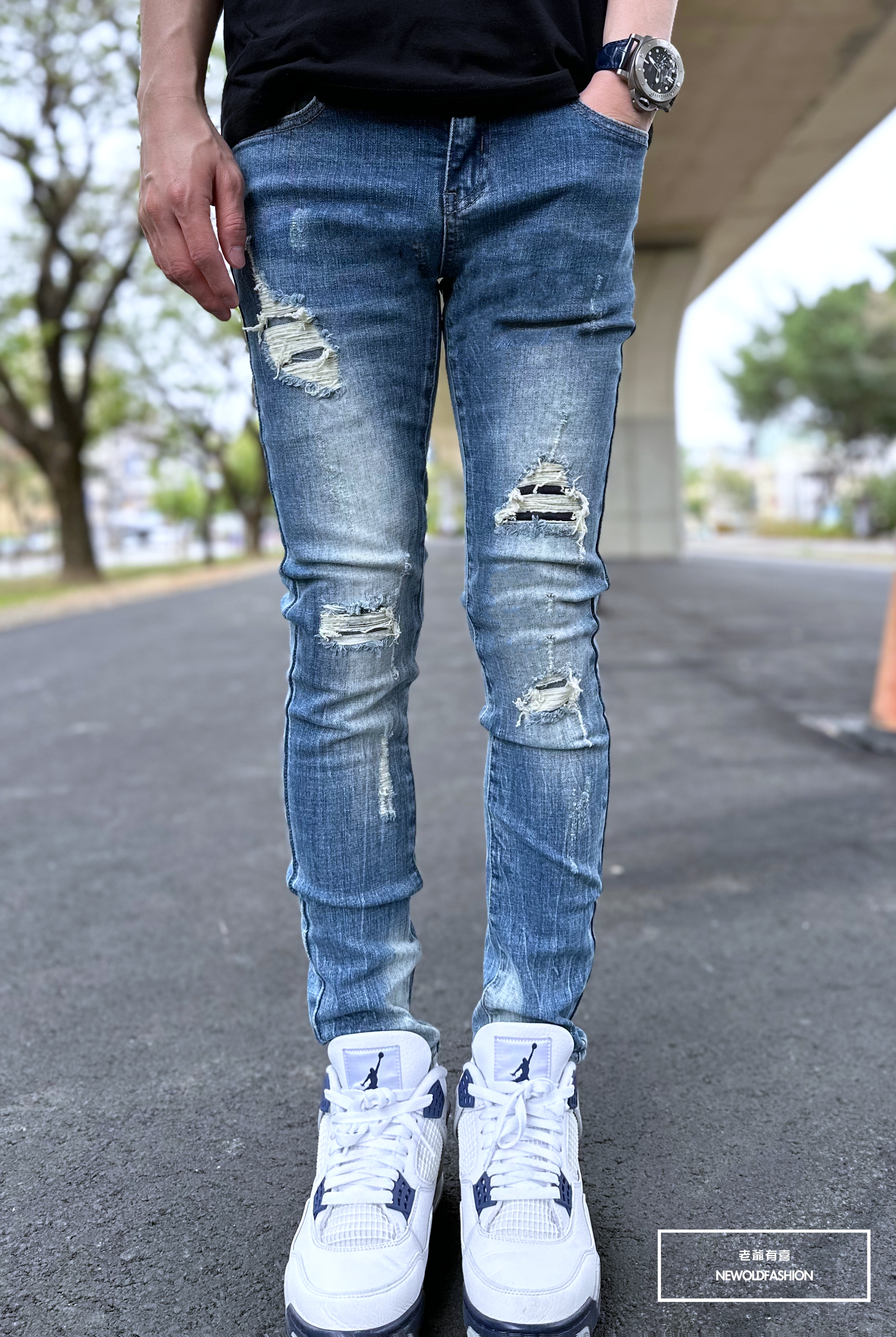 『熱銷到貨』重磅淺藍刷破四洞跳色補丁牛仔褲！(NOF1908531)