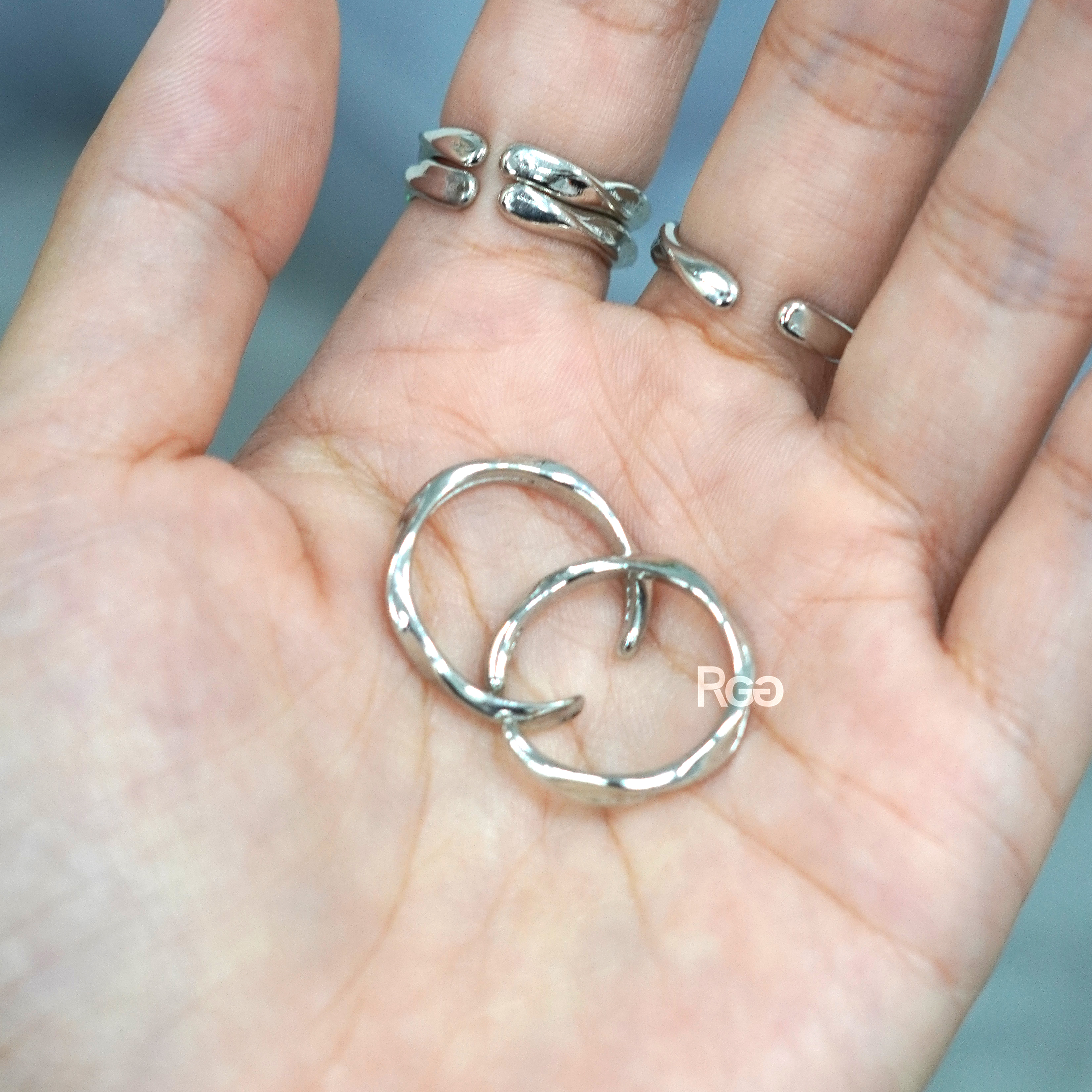 韓國 莫比烏斯不規則扭曲戒指