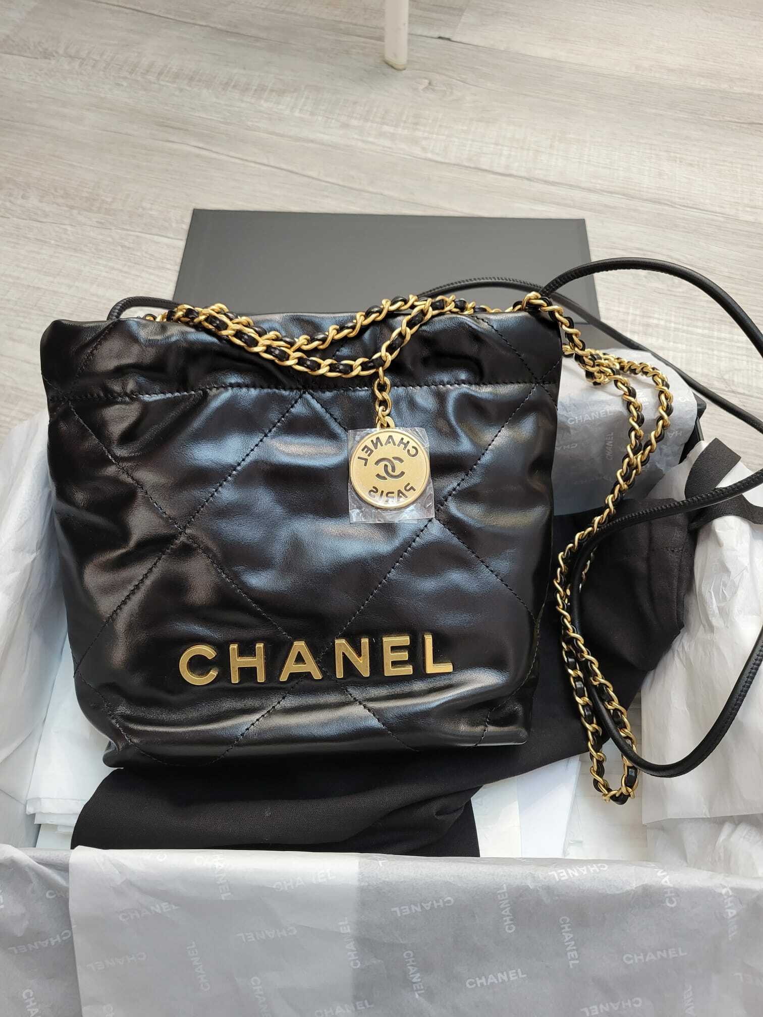 UNUSED Chanel AS3980 22 mini bag black gold 黑金