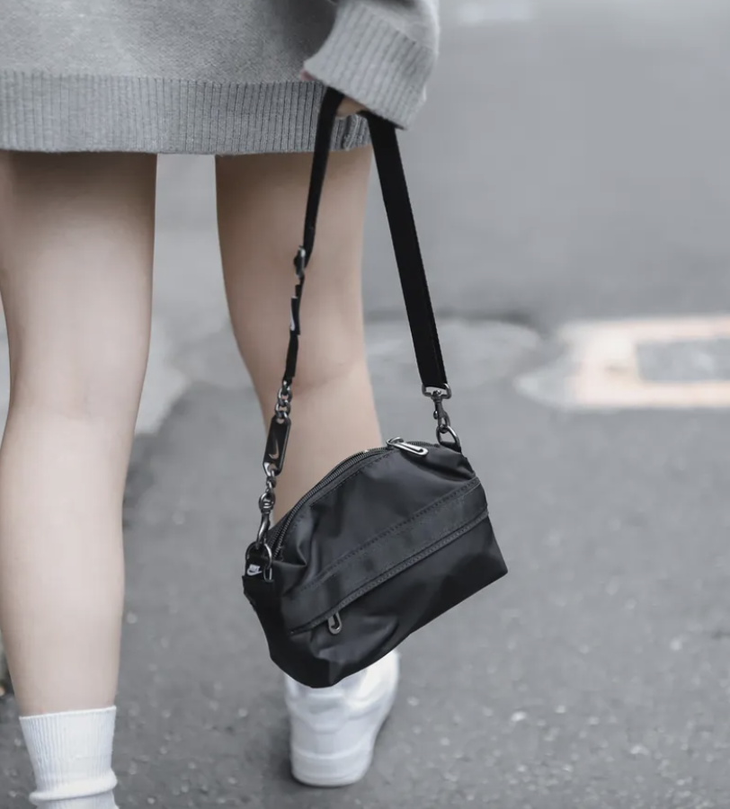 NIKE 金屬 香檳金鍛面鏈帶小包