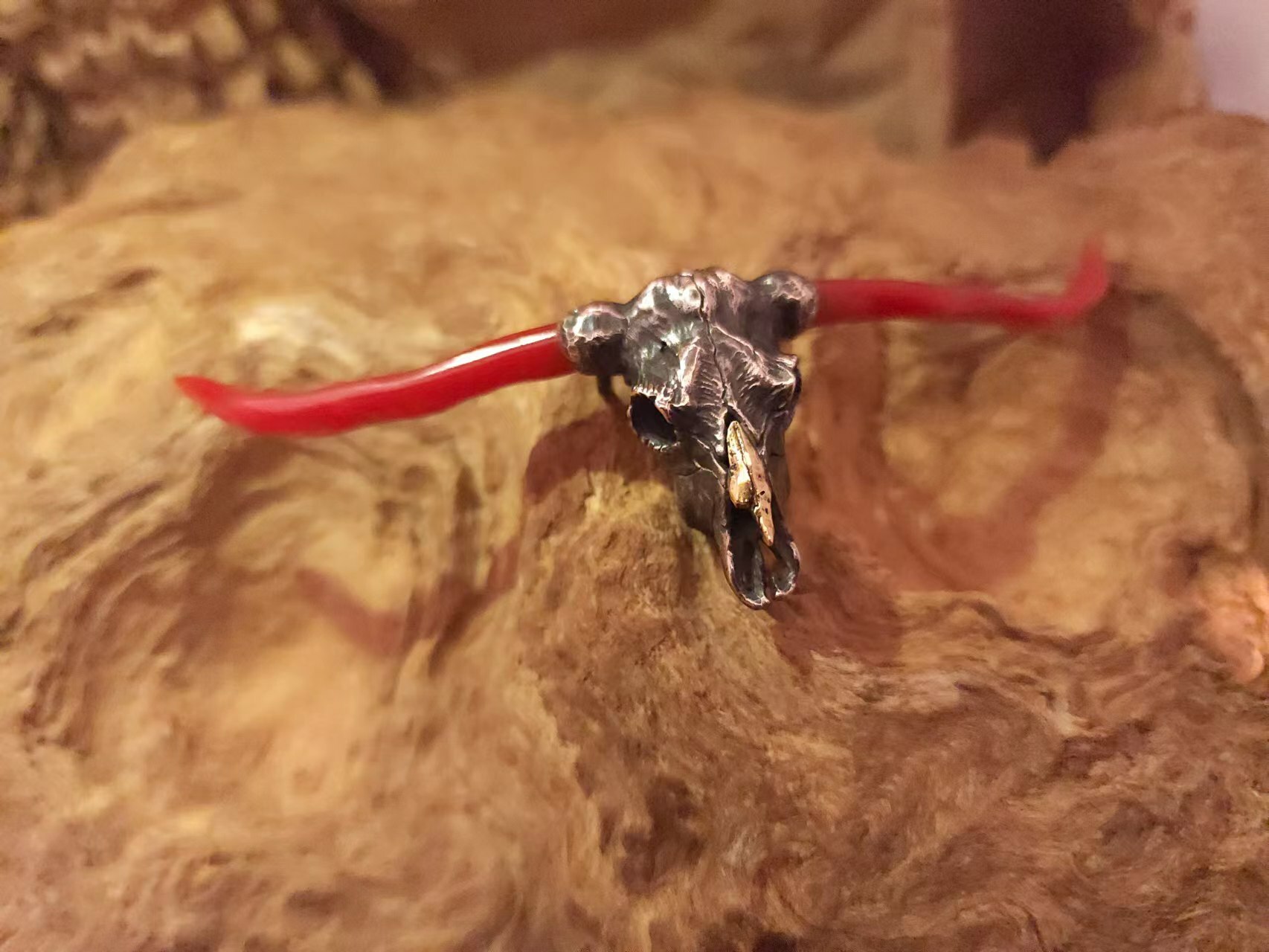 *Black Venom Jewelry- Freedom & Prayer Bull Head 阿卡珊瑚角純銀牛頭吊墜