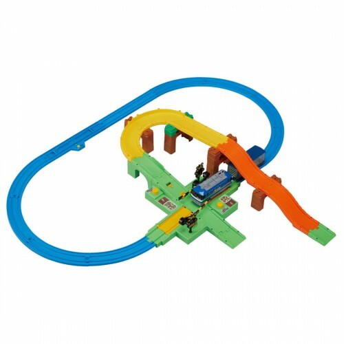 Takara Tomy Plarail Set - Tomica Railroad Crossing & Train Set