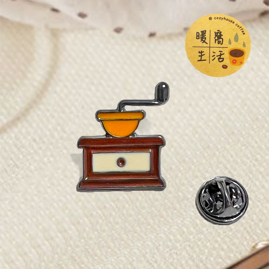 【售完】療癒系_迷你咖啡胸針_手動磨豆機  (彩色)
