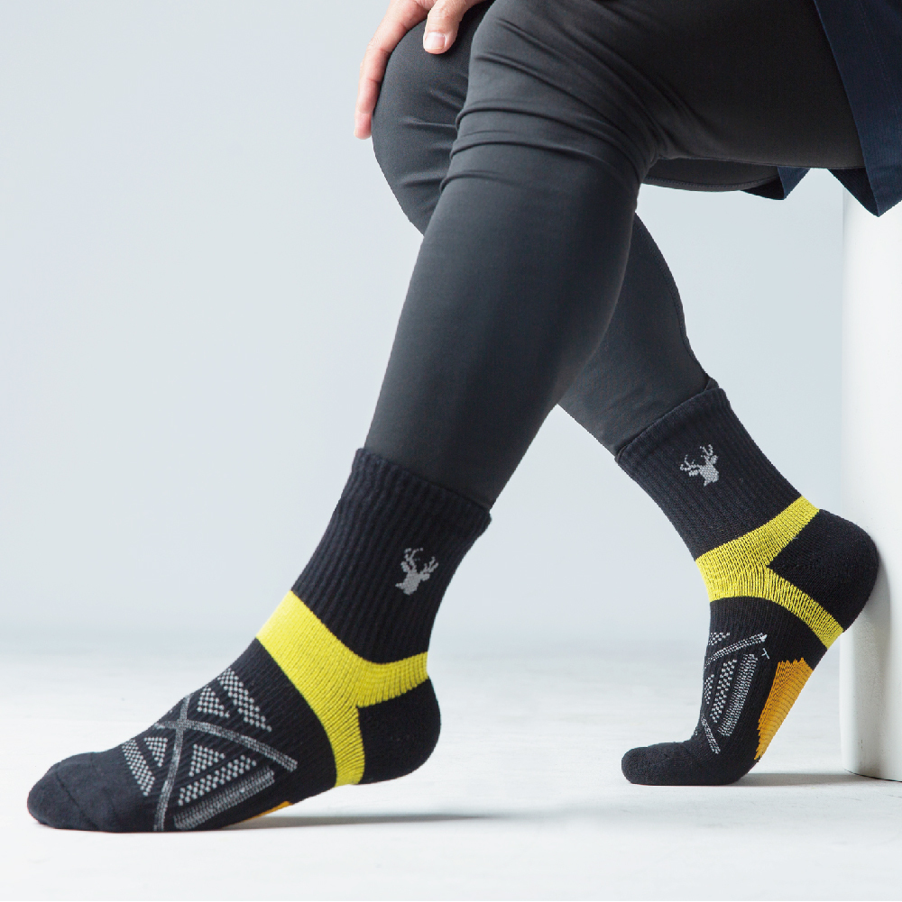 【肌柔】台灣製「防臭吸汗」戶外機能壓力中筒襪丨P1282