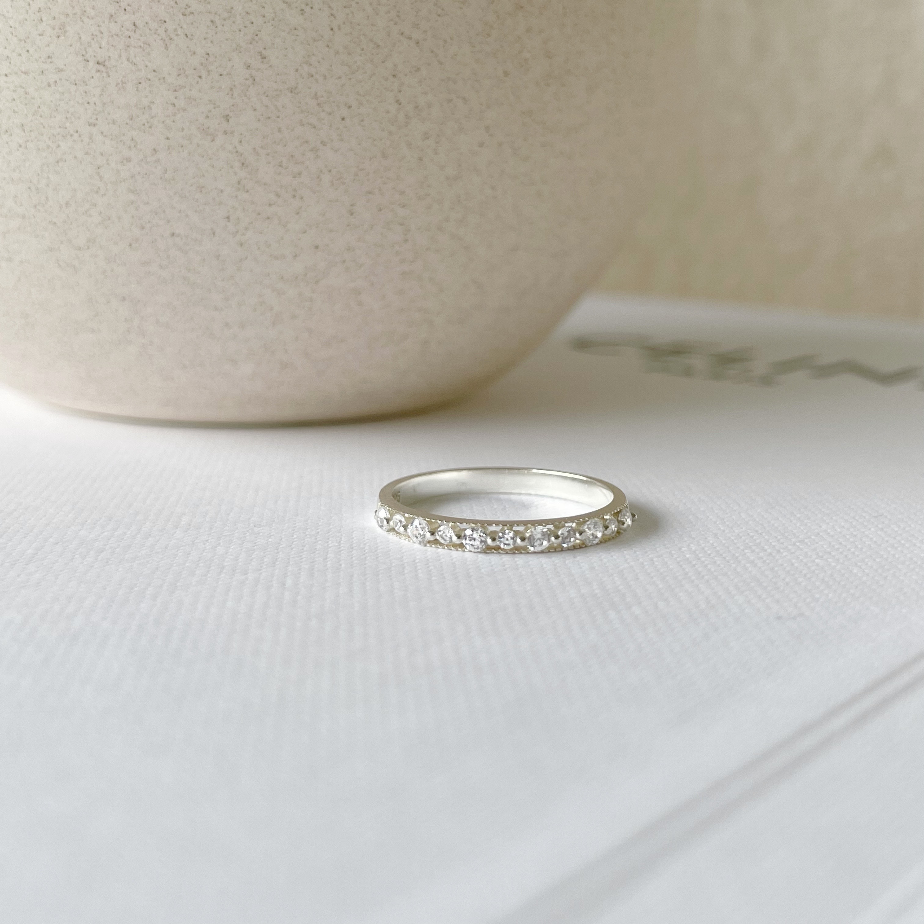 古典夾鑲鋯石戒指