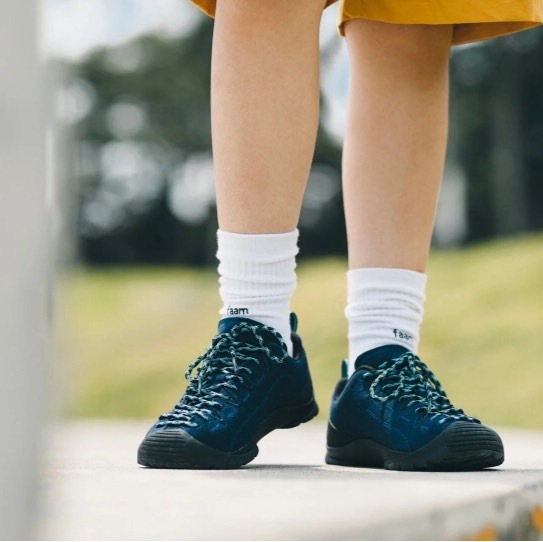 Faam Essential Crew 柔白 - 中高筒運動休閒襪