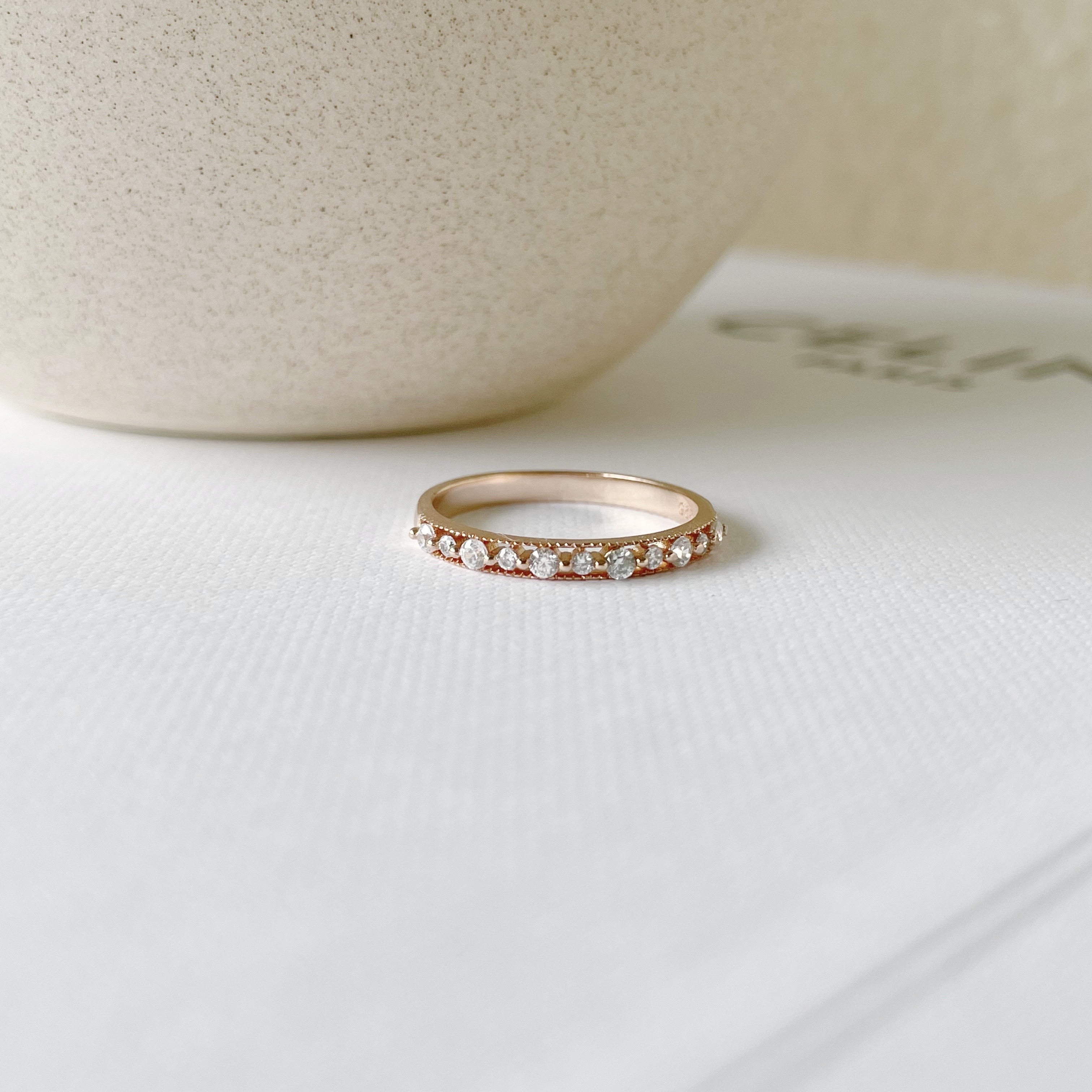 古典夾鑲鋯石戒指