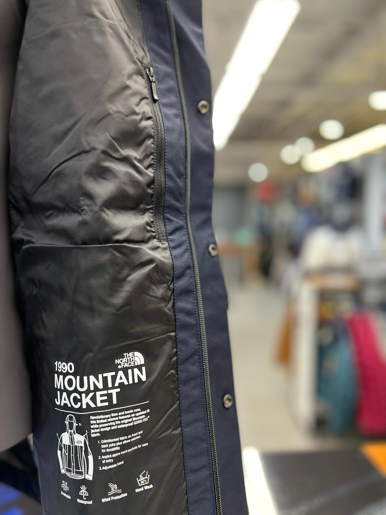 The North Face Gore-Tex 1990 Mountain Jacket 外套