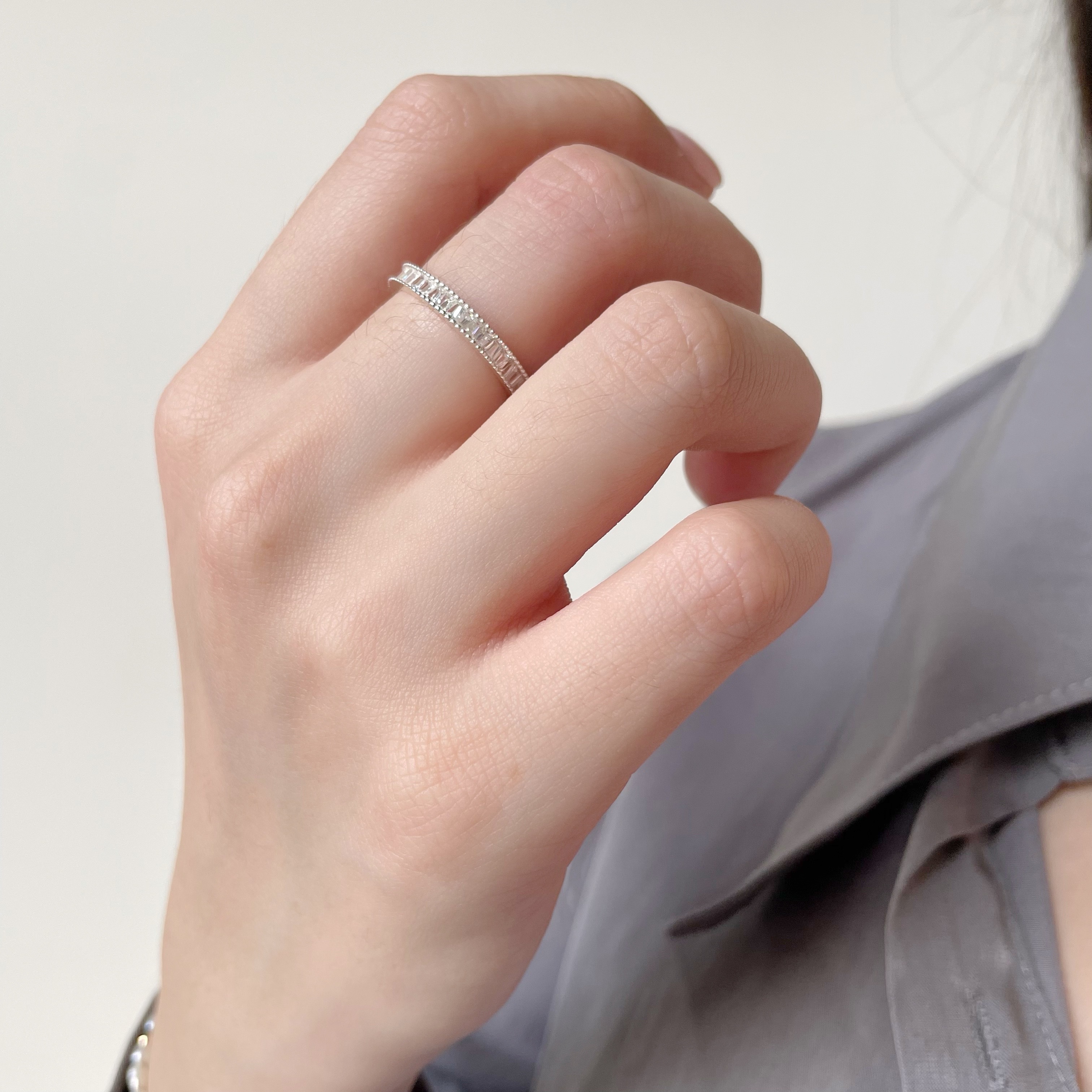 整圈滾邊梯鋯戒指