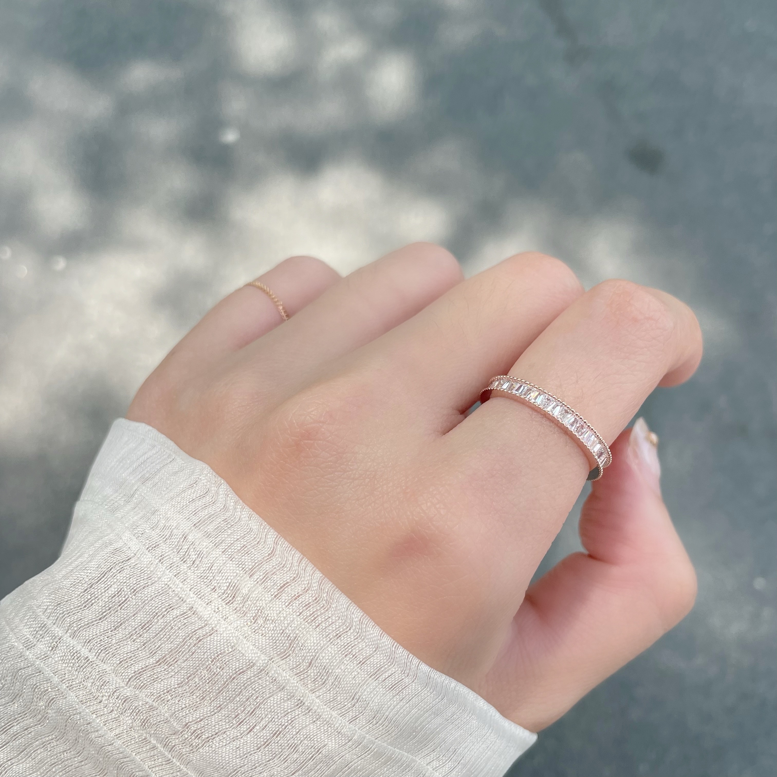 整圈滾邊梯鋯戒指