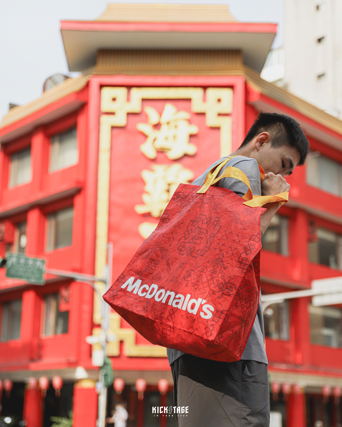 [現貨] [官網限定] 20周年 CLOT x McDonald's TOTE BAG 麥當勞 絲綢防潑水 手提 肩背包【CLOTMcTote】