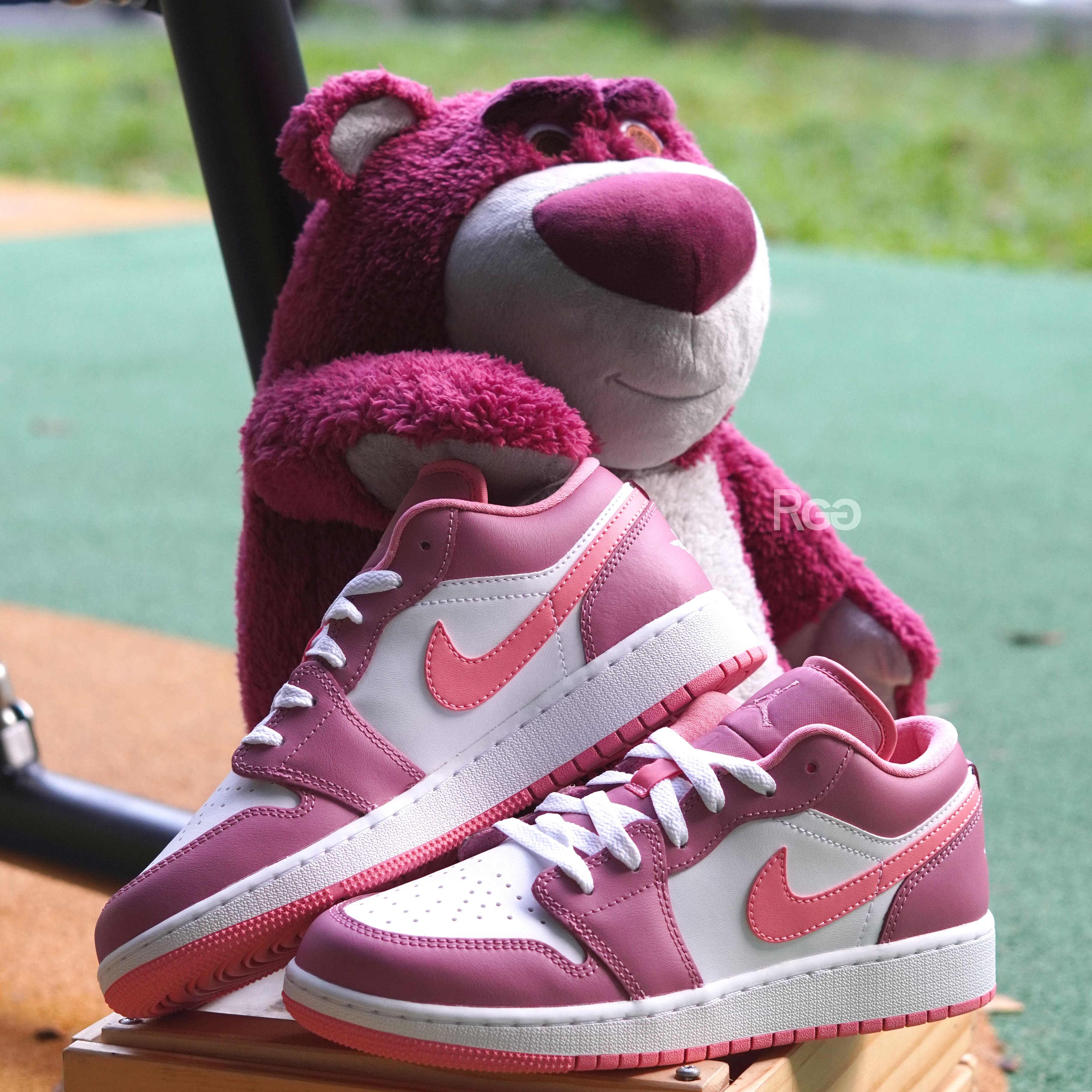 Nike Air Jordan 1 Low (GS) Desert Berry 草莓熊 (553560-616)