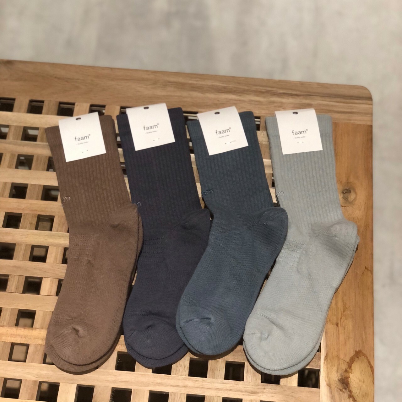 Faam Essential 中高筒運動休閒襪
