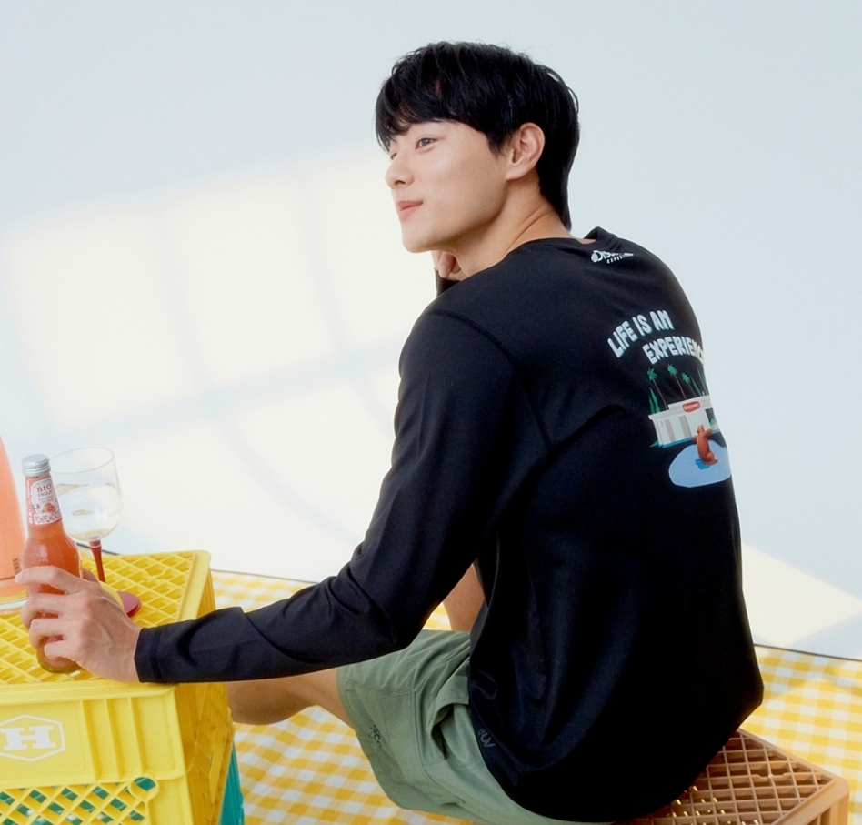 韓國代購 Discovery Expedition 背後圖案 防水上衣 長袖 防曬 黑 APR-