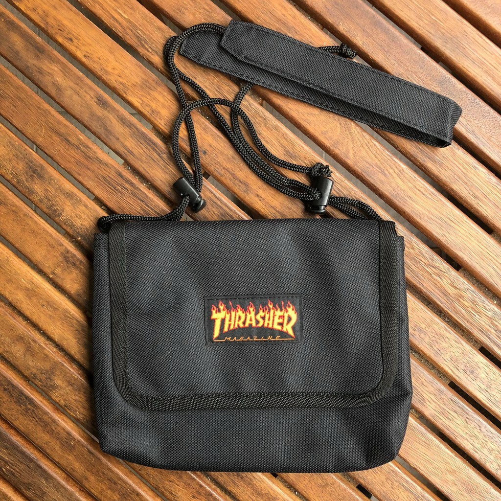 ☆ETW☆【EASY TO WEAR】日線 THRASHER FLAME SACOSH BAG 亞洲限定 掀蓋包 小包 肩背包