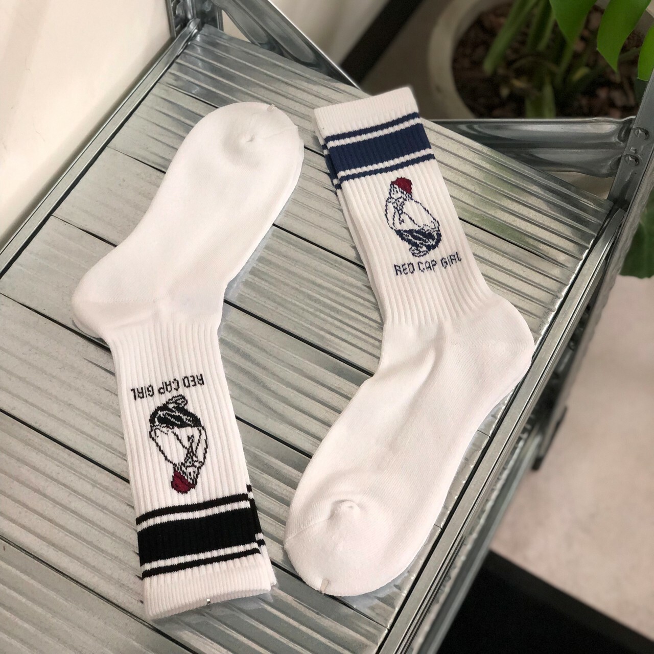 Red Cap Girl 提花插畫襪 23614