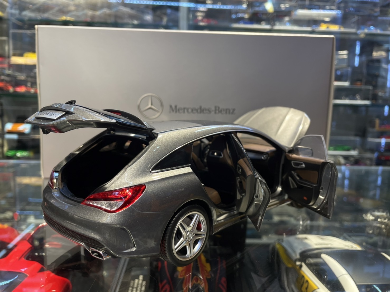 Mercedes-Benz CLA Class Shooting Brake Grey 1/18