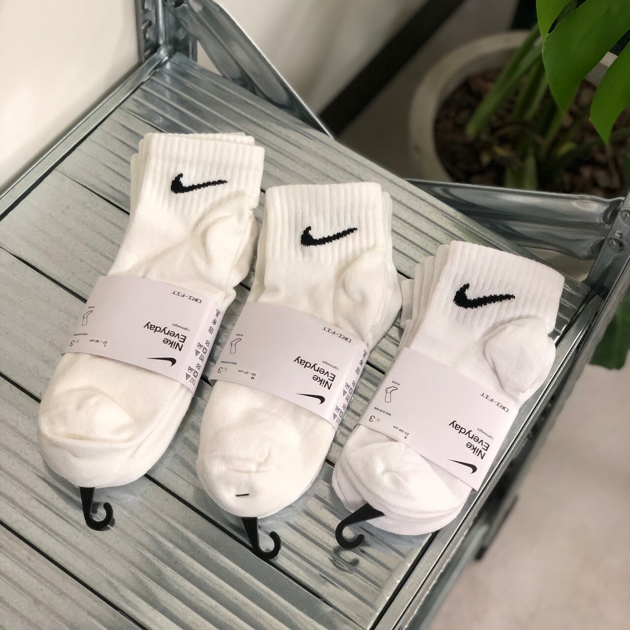 Nike 經典Logo中筒襪 黑色/白色(三入一組) SX7677-100/SX7677-010