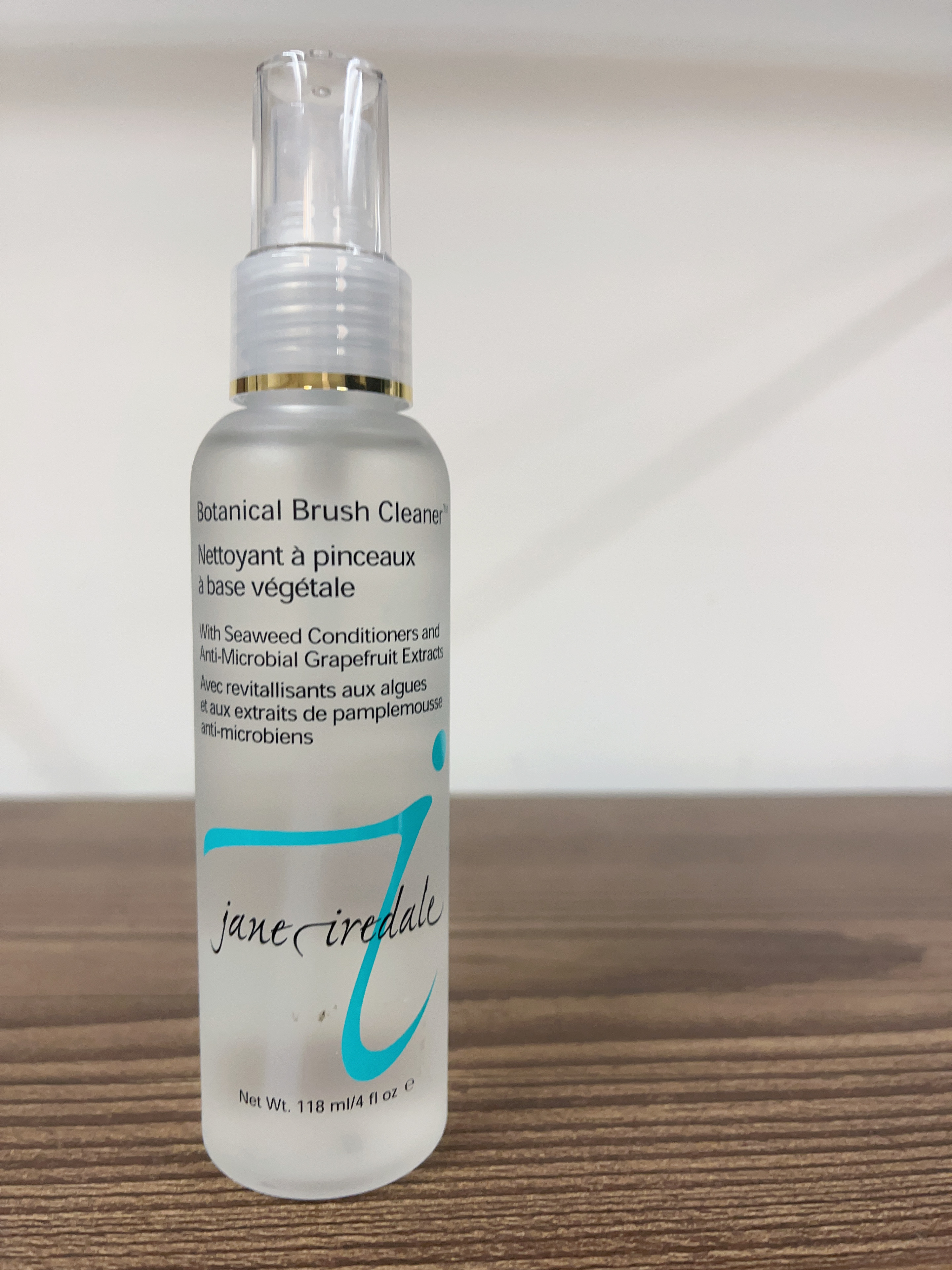 Jane Iredale 天然植物清掃噴霧 Botanical Brush Cleaner