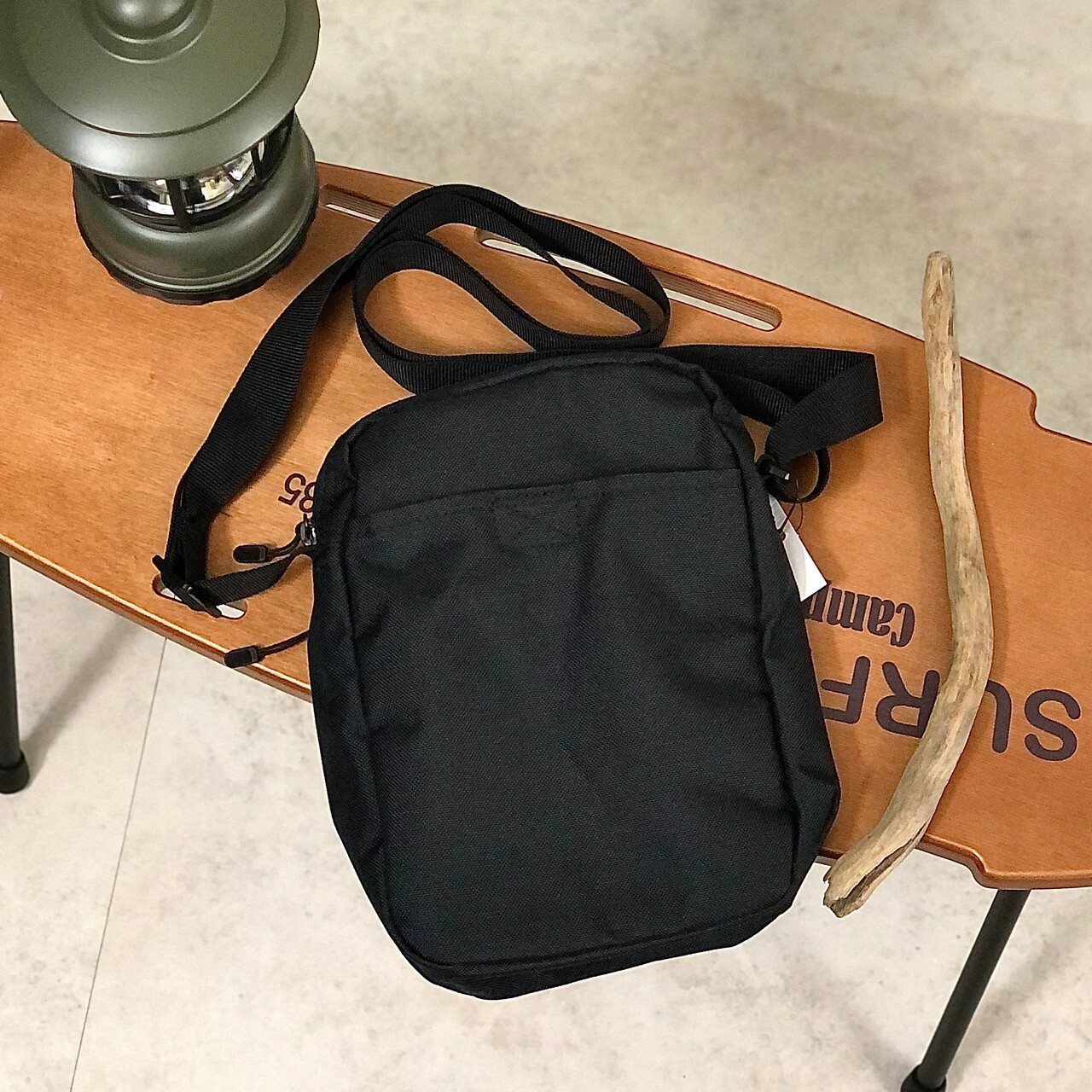 Nike 復古黑紅 Logo 側背 小包 CK0988-010