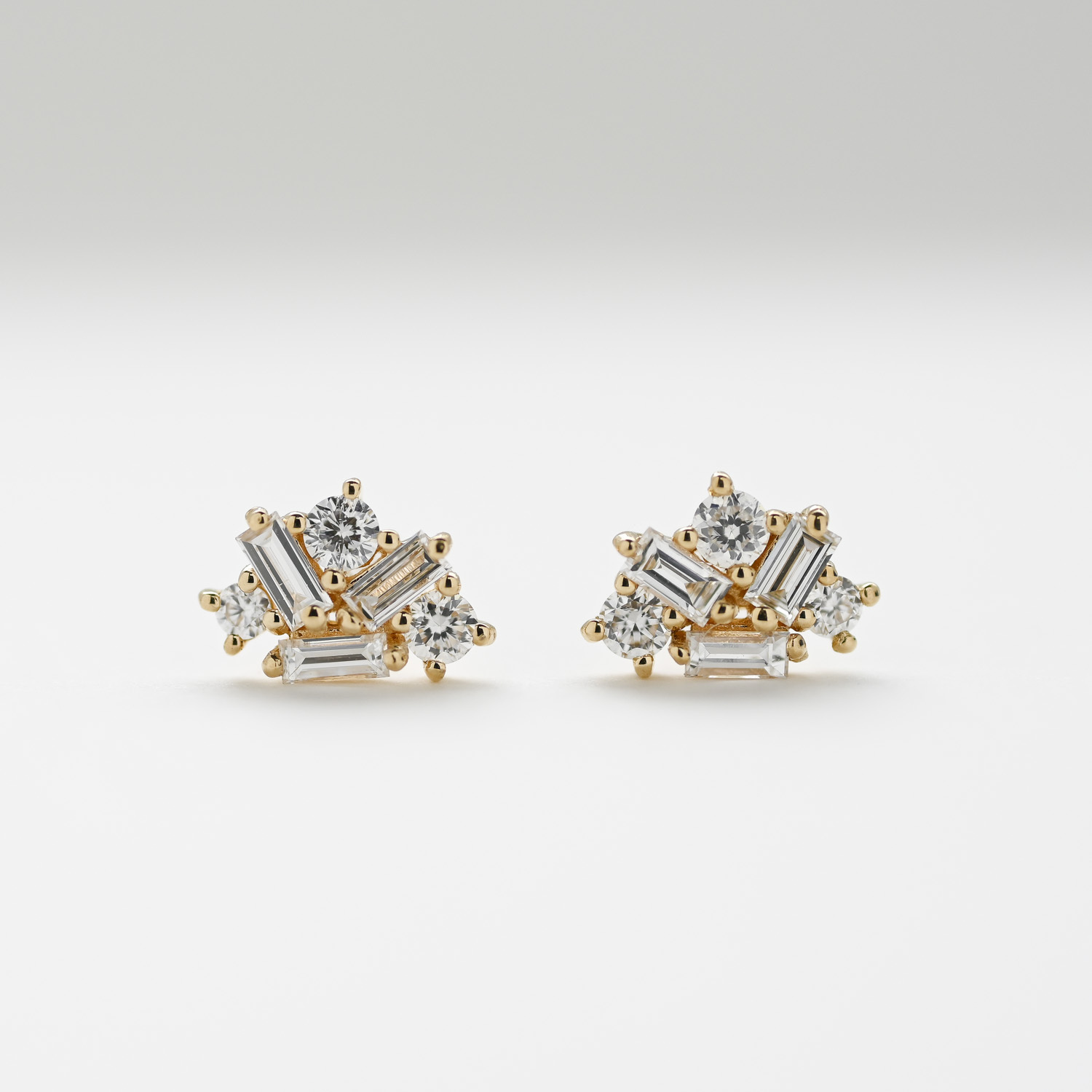 18K Glister Baguette Diamond Earring