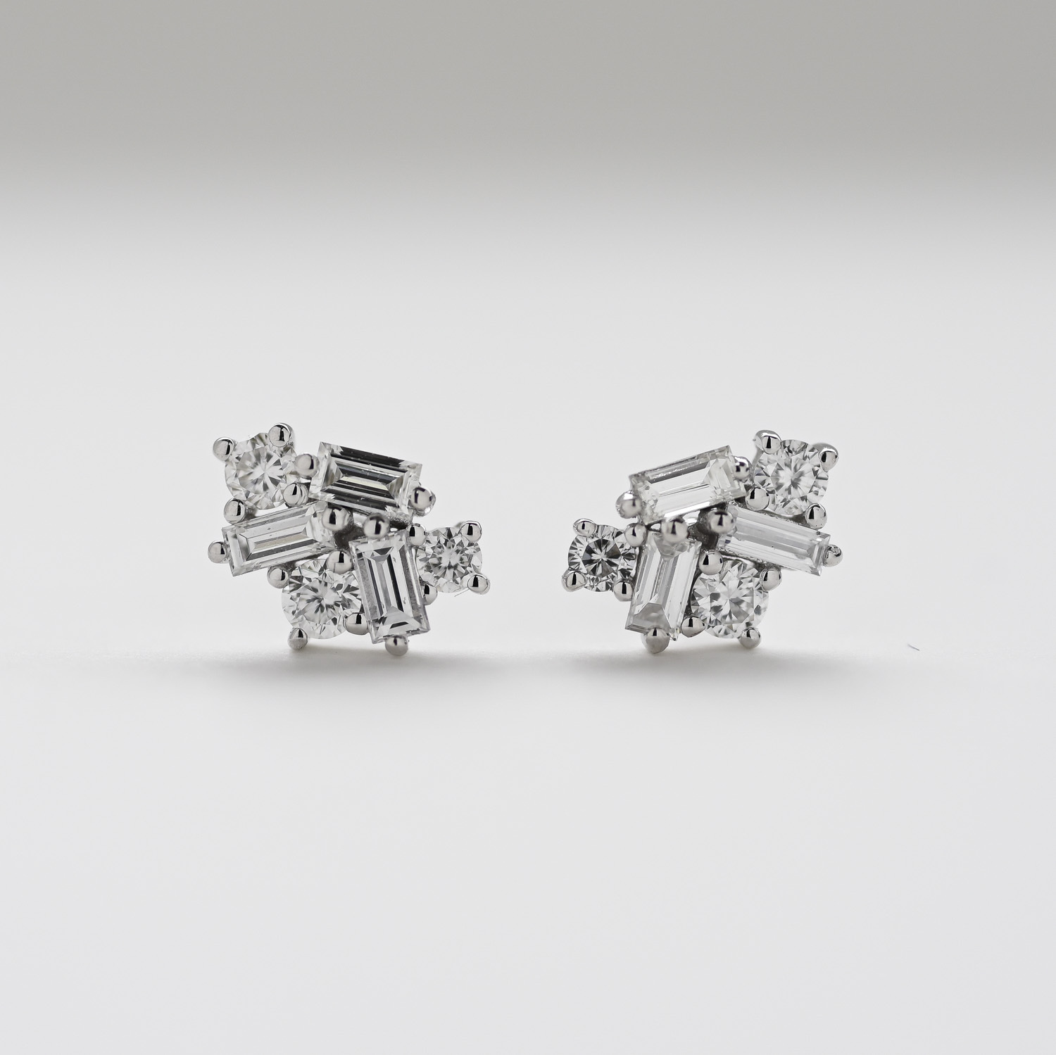 18K Glister Baguette Diamond Earring