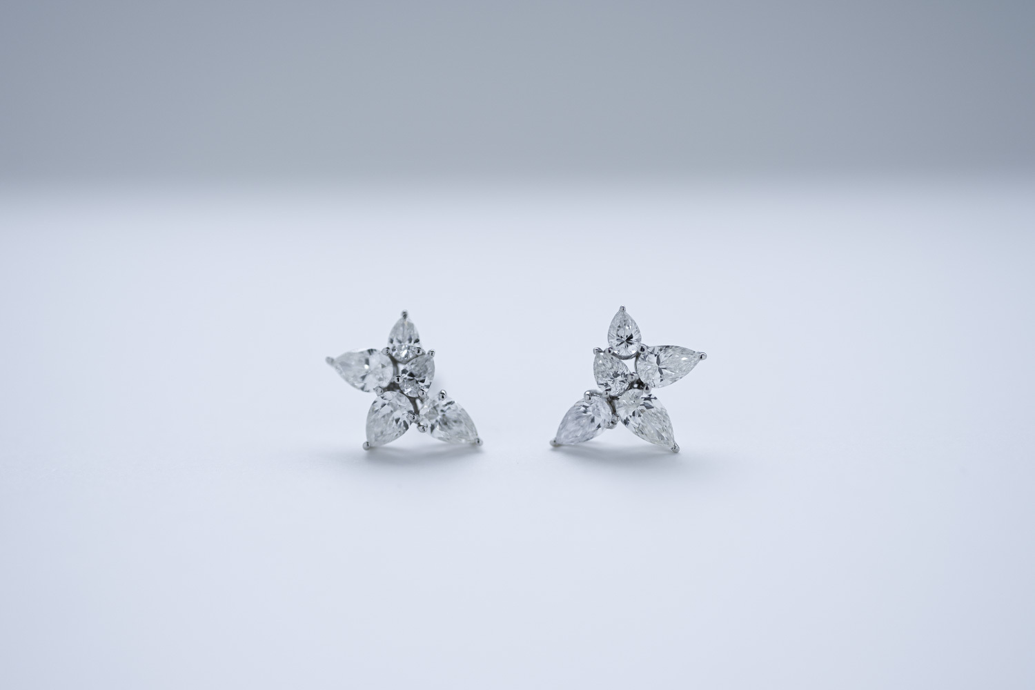 18K Glamour Pear Shape Diamond Earring