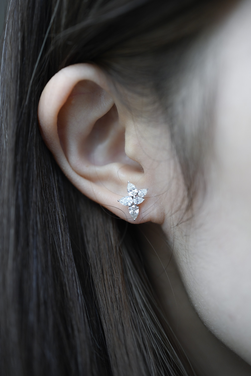 18K Glamour Pear Shape Diamond Earring