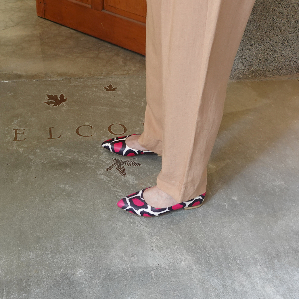 842 桃紅長頸鹿 尖頭平底鞋