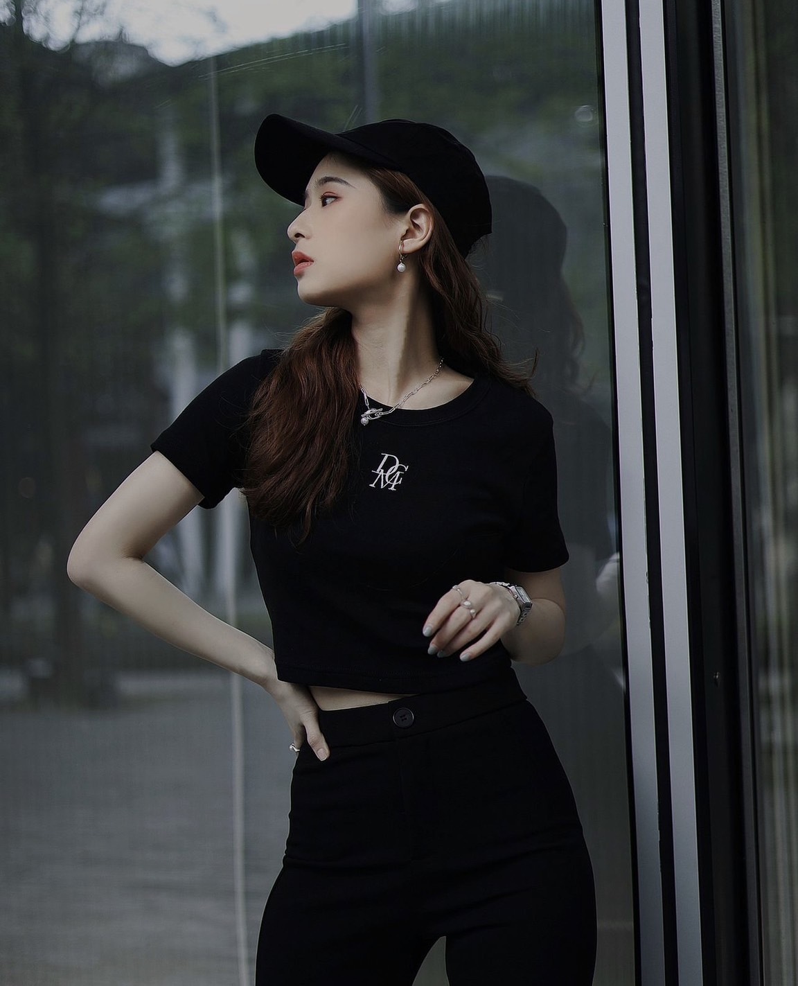 DISCERNMENT DCM LOGO 修身 短版 短袖 上衣