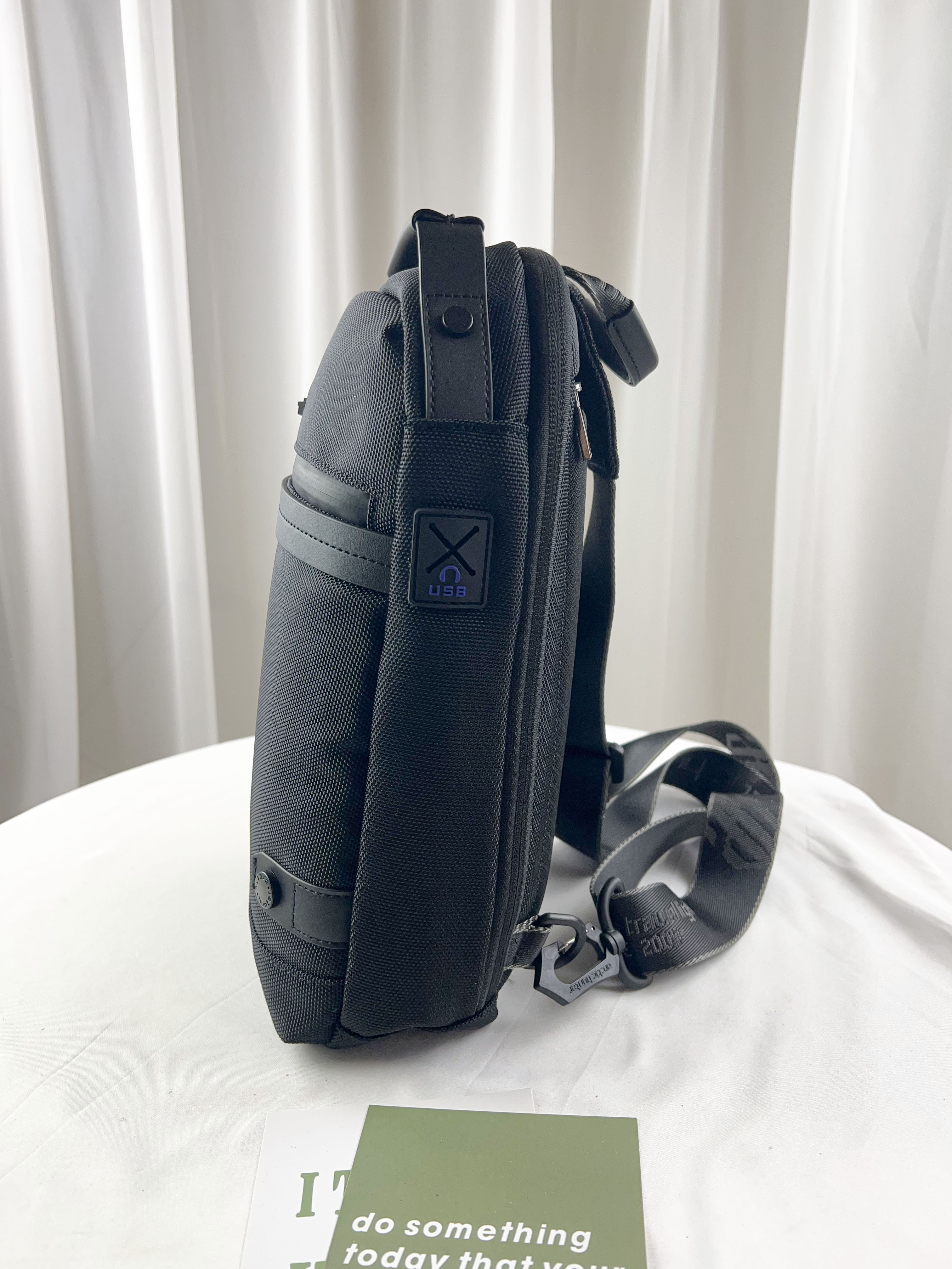 Arctic hunter 經典黑 多功能男用胸包 / 側背包 #SM-B00141