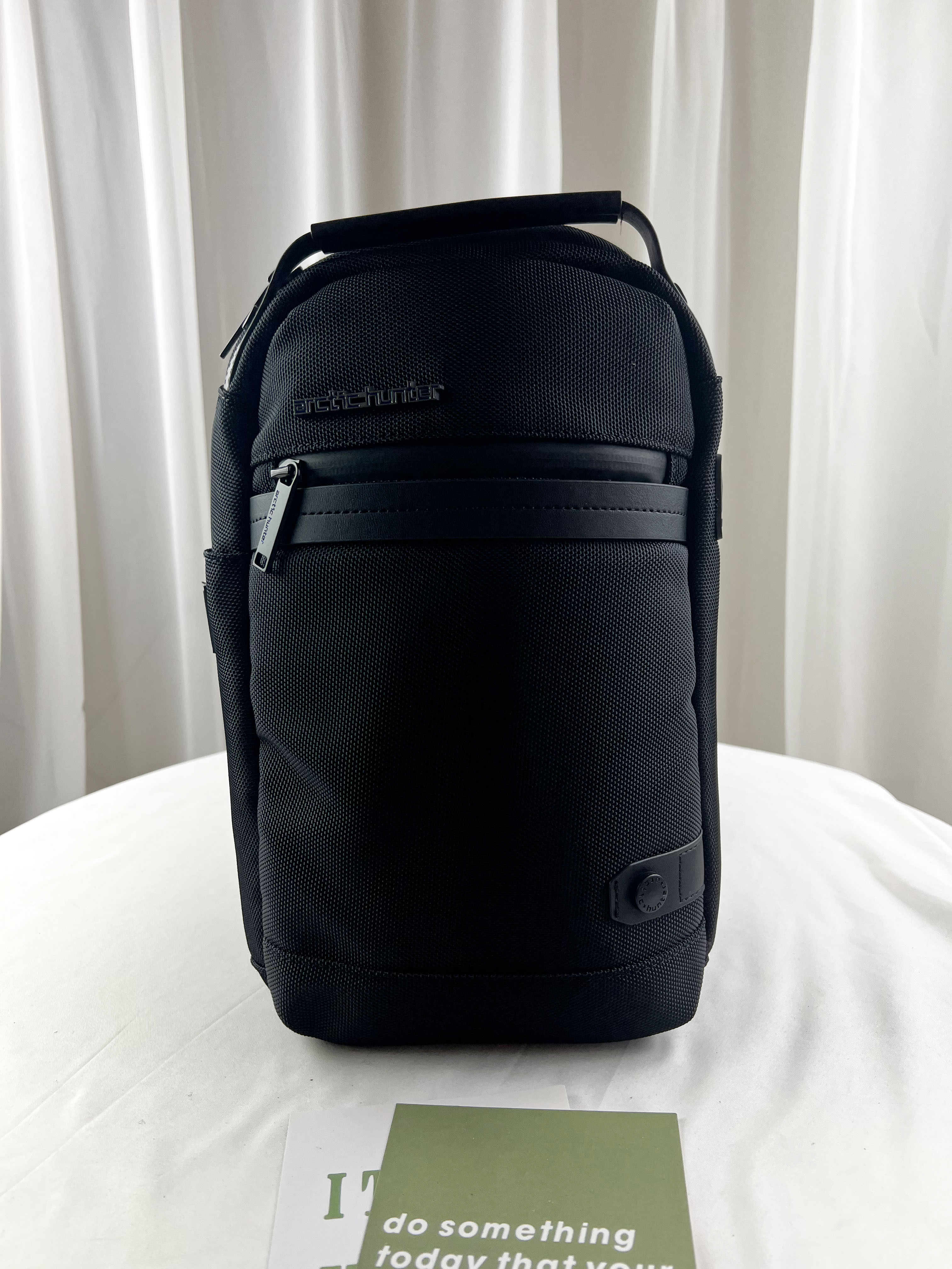 Arctic hunter 經典黑 多功能男用胸包 / 側背包 #SM-B00141