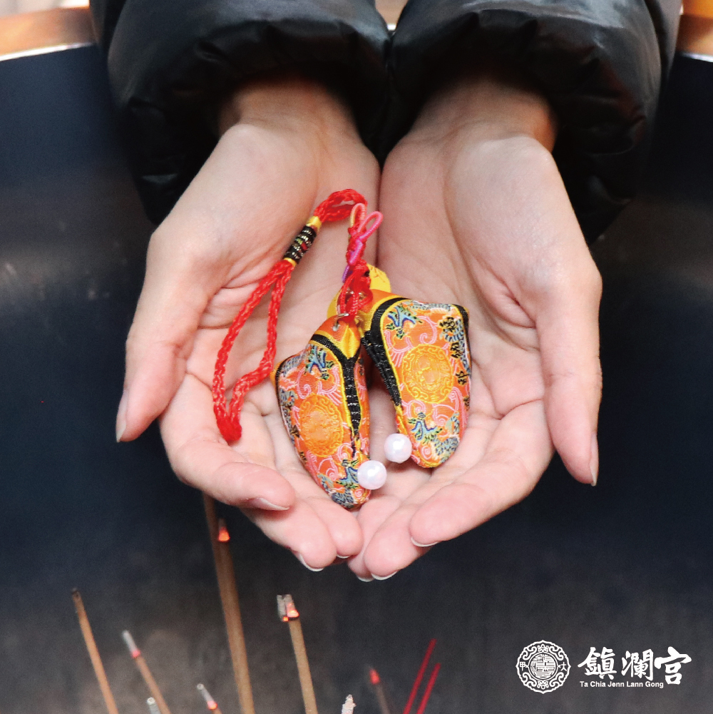 驅邪庇佑媽祖鞋吊飾_U大甲媽文創商品【鎮瀾宮】