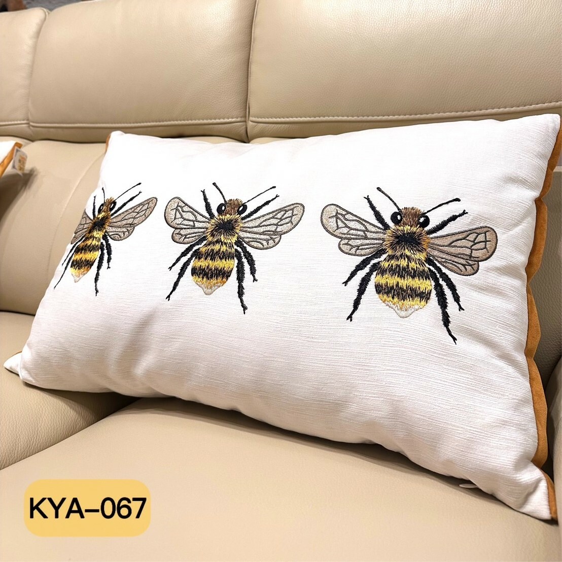 刺繡腰枕-蜜蜂
