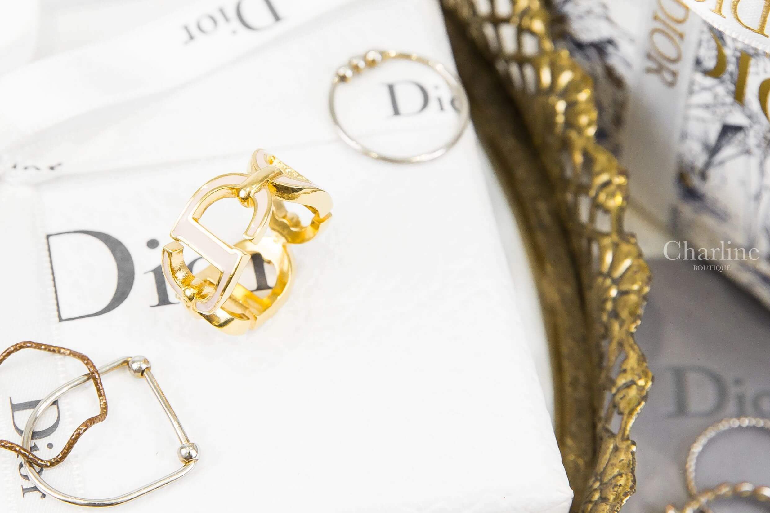 Dior 30 Montaigne Ring 金色金屬沙粉色CD蒙田戒指-Charline Boutique 精品代購
