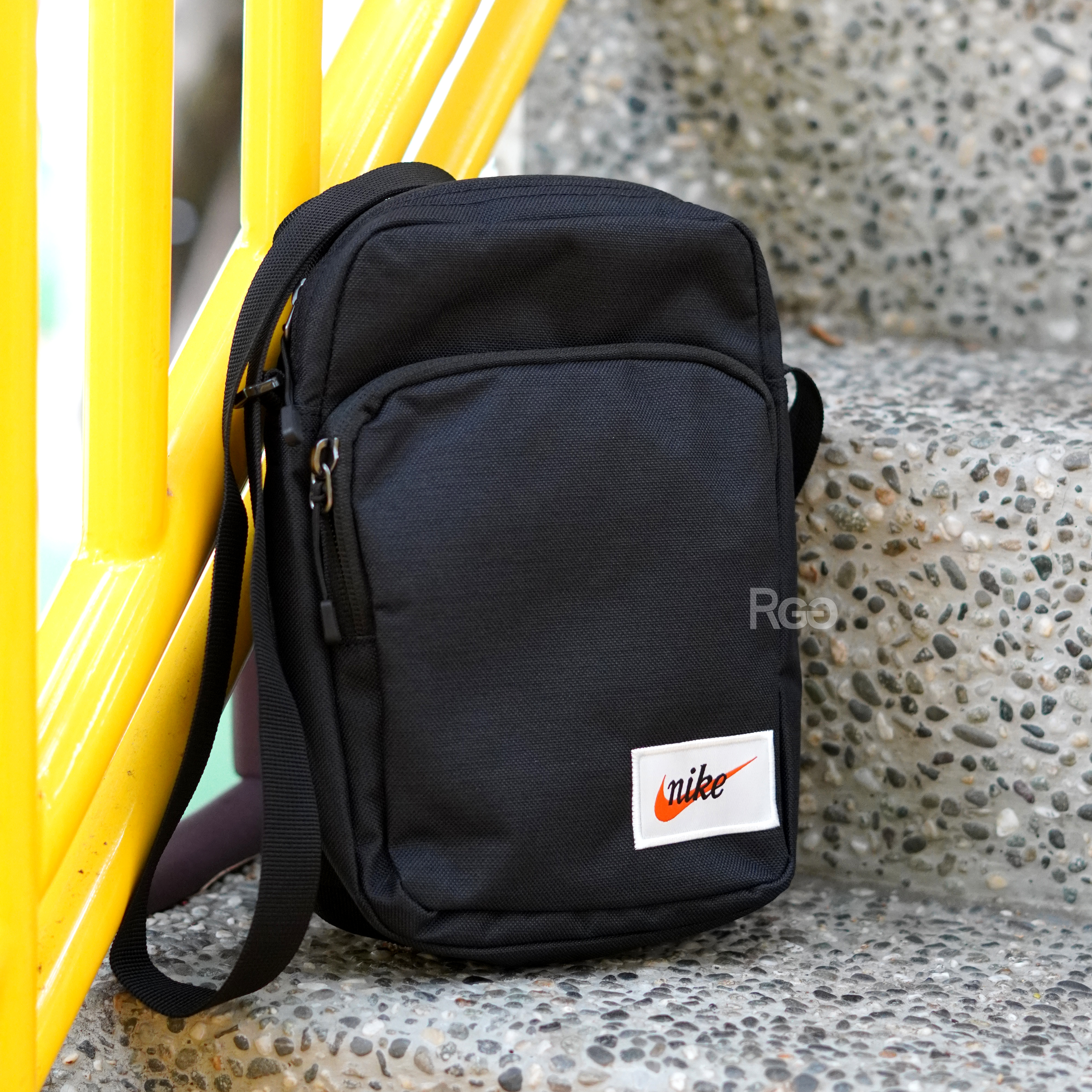 Nike Heritage Smit 黑色橘勾 阿甘包 斜背 小包 (CK0988-010)