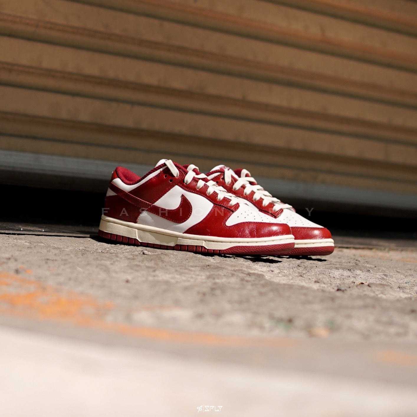 W Nike Dunk Low PRM Team Red 酒紅奶油底FJ4555-100