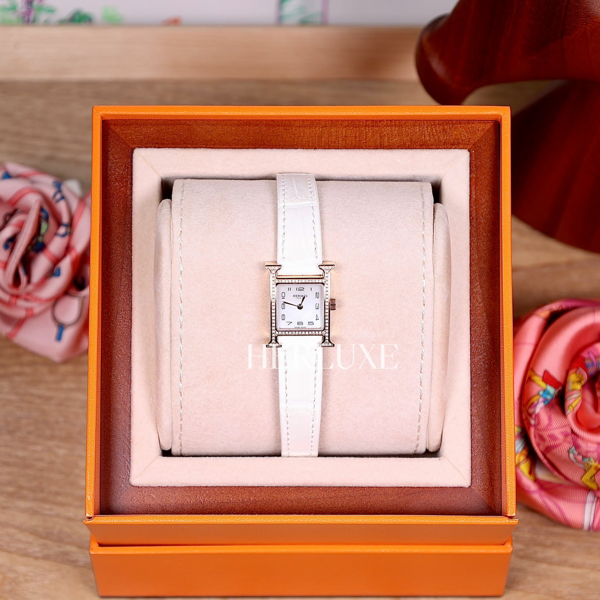 Heure H 21mm Or rose 18k plume alligator mat chantilly mini modèle