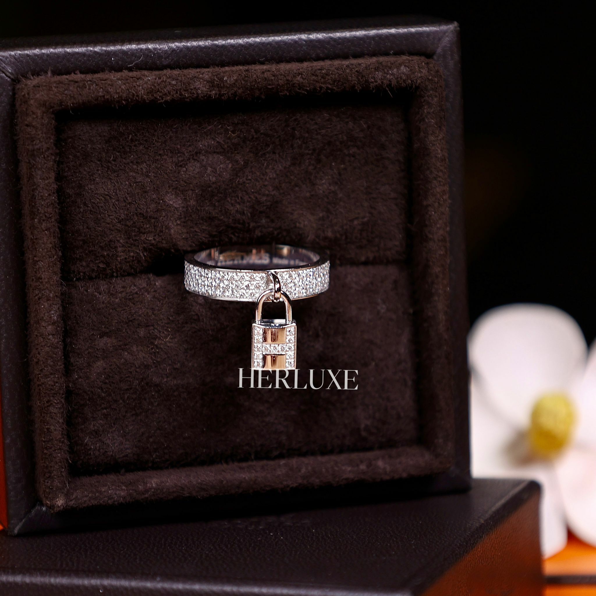 Kelly cadenas ring MM 114D 0.63ct or blanc-18k size 53