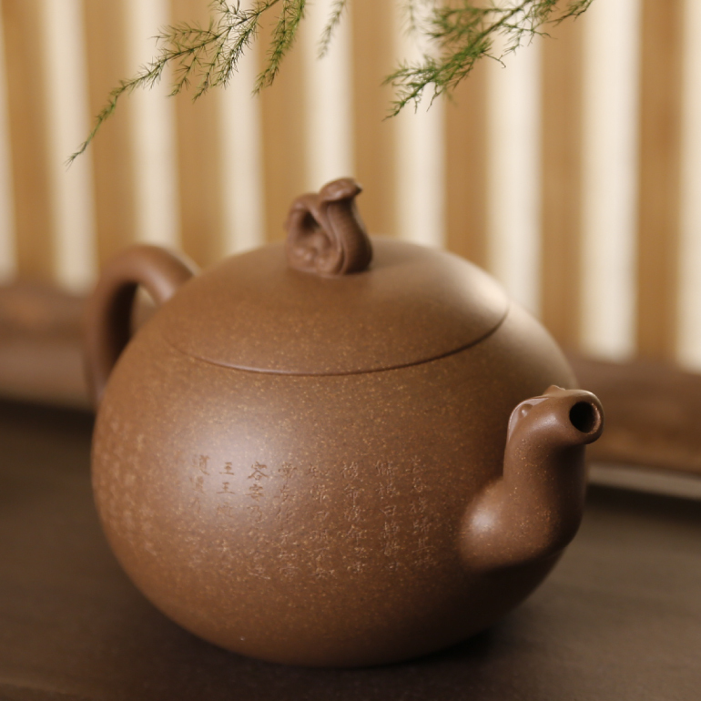 【曲直向前】-- 初見清心淡雅，與品茶修心之人的心境甚是吻合。