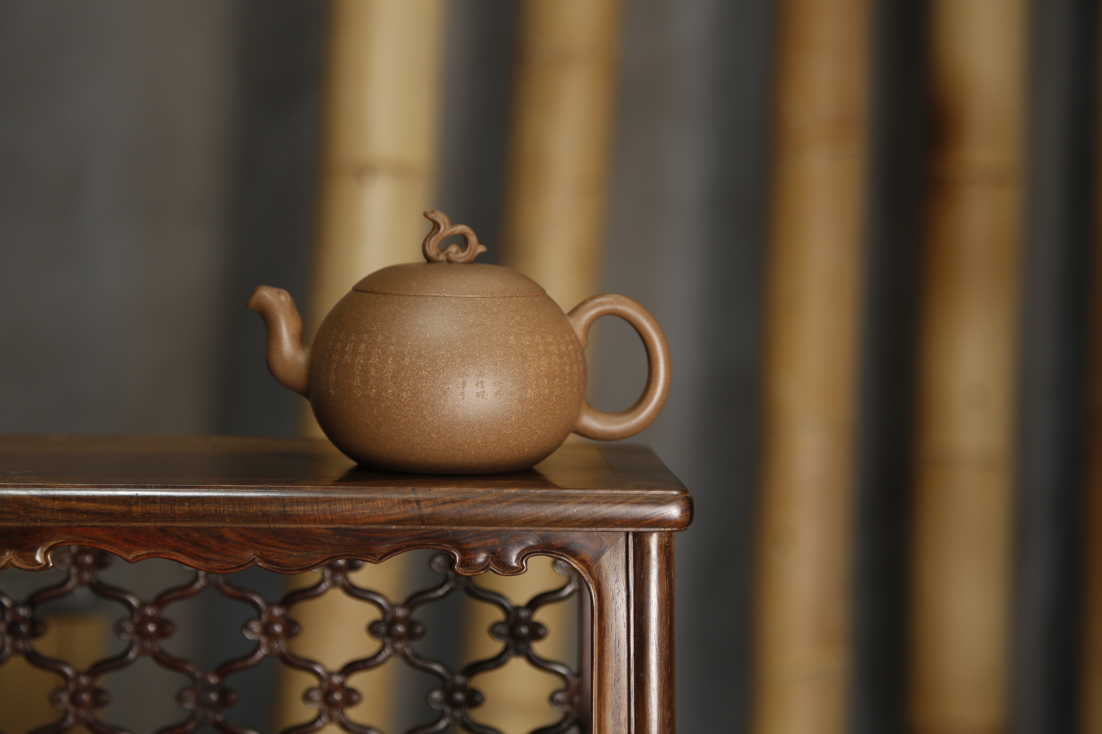 【曲直向前】-- 初見清心淡雅，與品茶修心之人的心境甚是吻合。