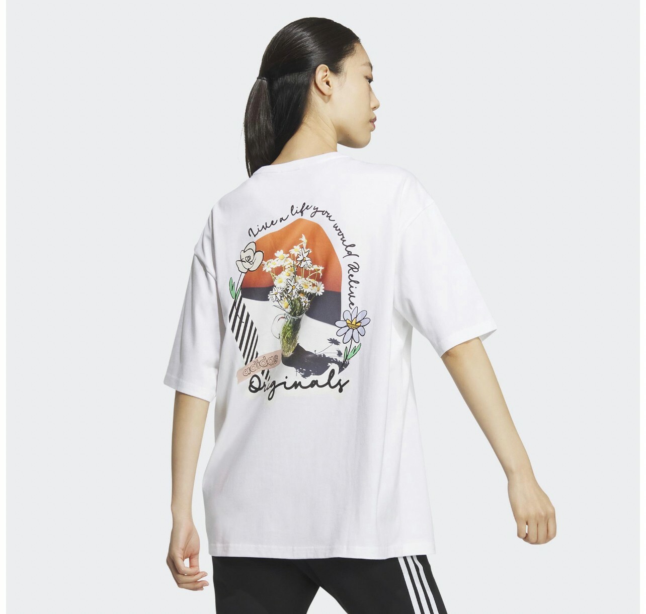 ADIDAS 休閒上衣 花卉圖案 印花 短袖上衣 TEE 白 IK8636 APR-