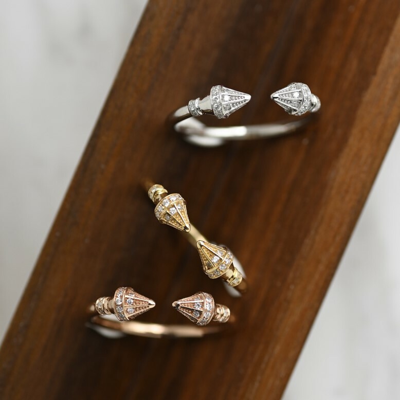 18K Giro Lápiz Diamond Ring