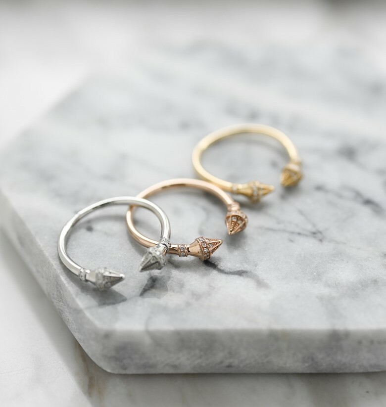 18K Giro Lápiz Diamond Ring