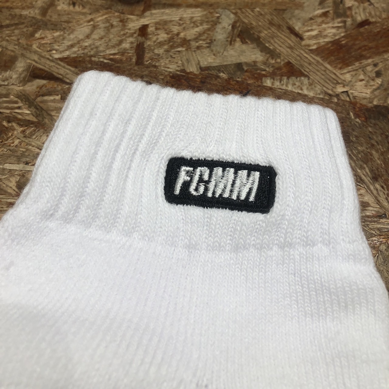 FCMM 刺繡中筒襪 FA8SCC01