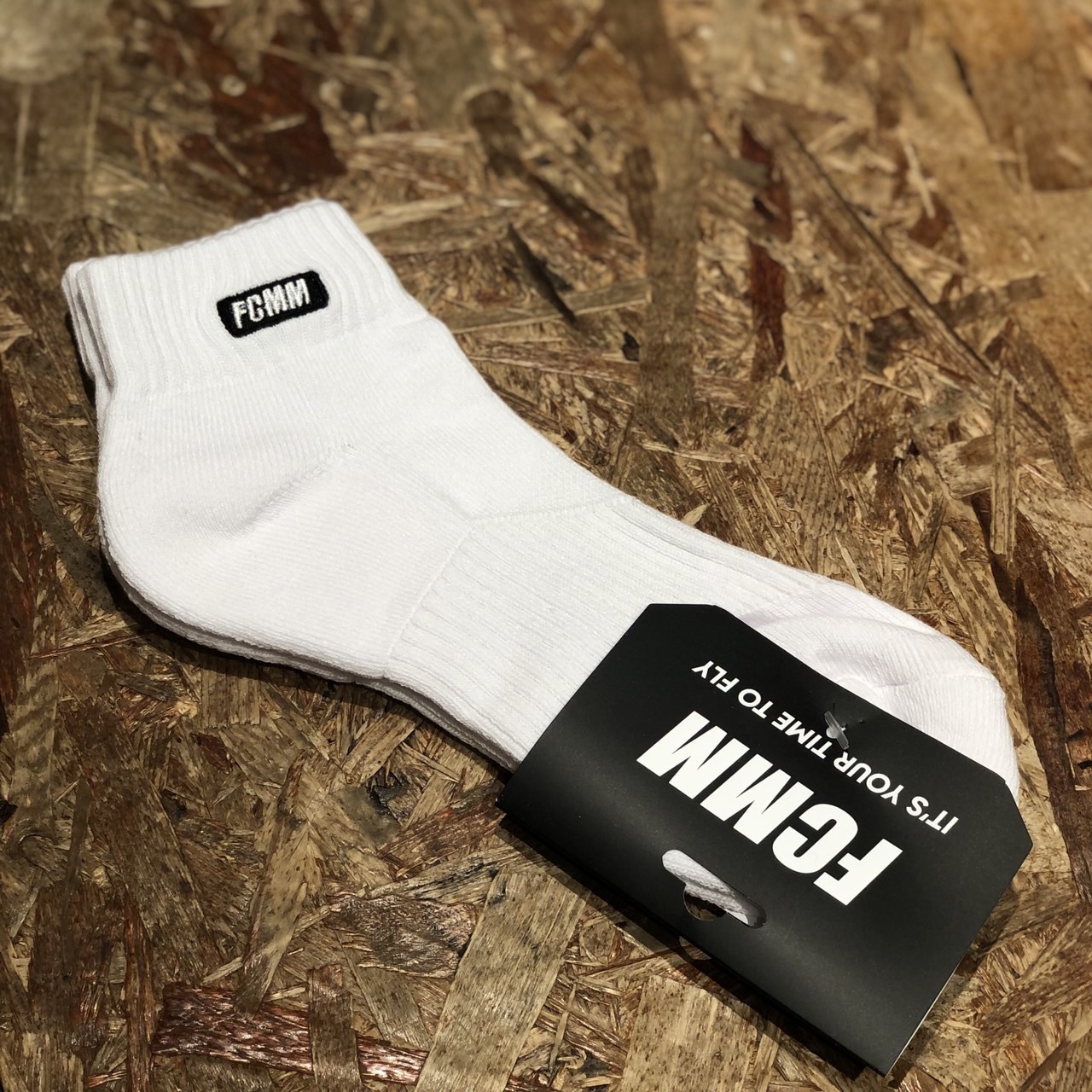 FCMM 刺繡中筒襪 FA8SCC01