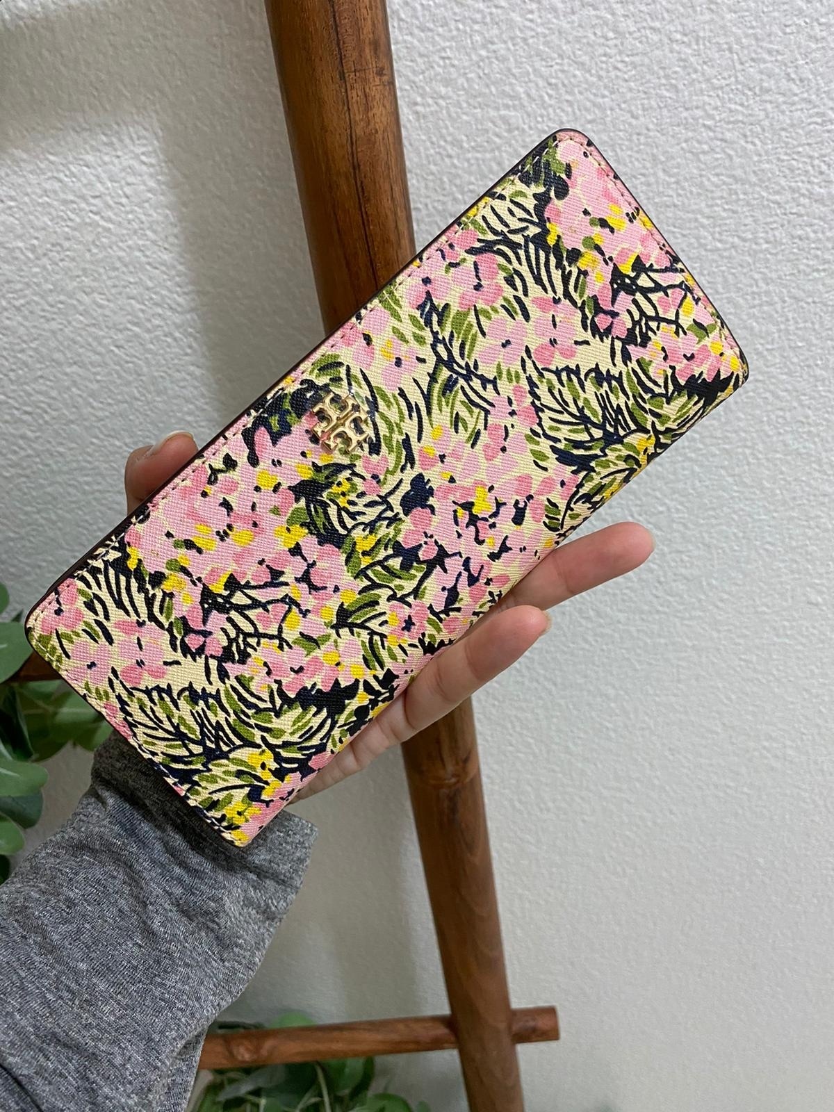 Tory Burch Small Envelope Wallet (Flower Field)