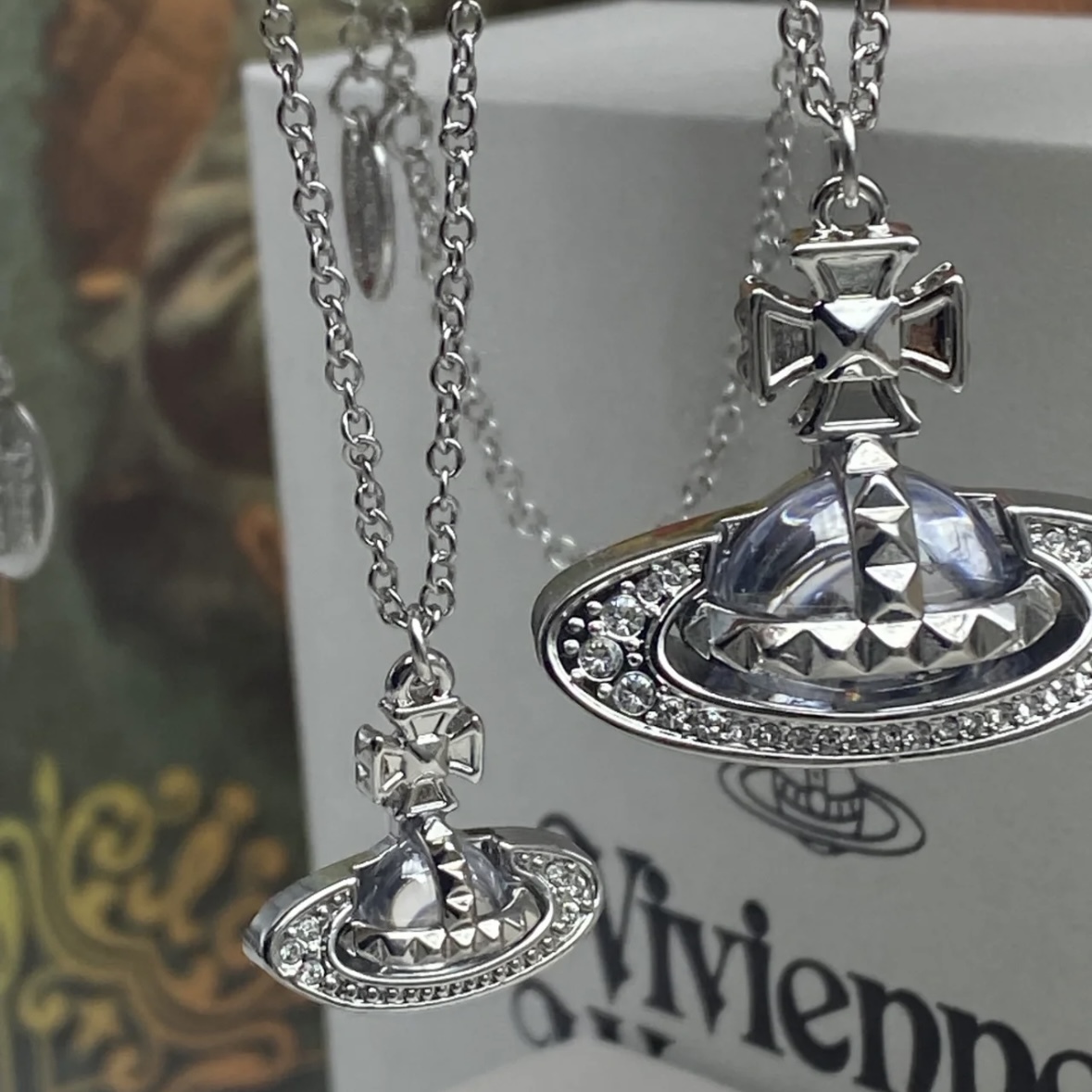 VIVIENNE WESTWOOD PINA SMALL BAS RELIEF PENDANT - SILVE VIVIENNE WESTWOOD PINA SMALL BAS RELIEF PENDANT - SILVE